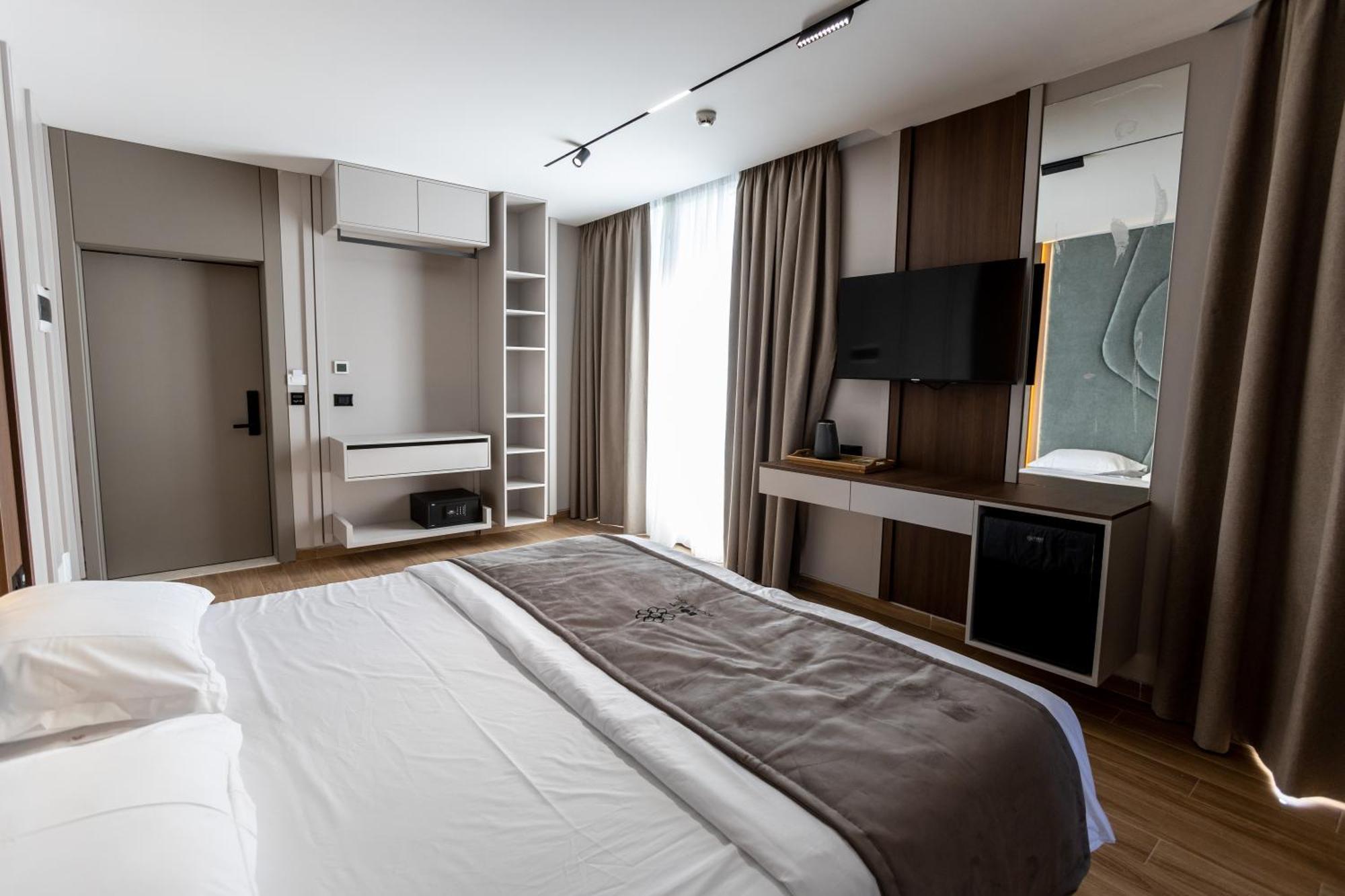 Bolt Boutique Hotel Lezhë Buitenkant foto