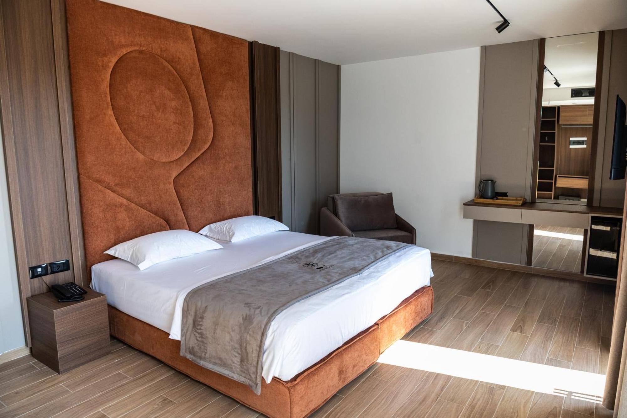 Bolt Boutique Hotel Lezhë Buitenkant foto