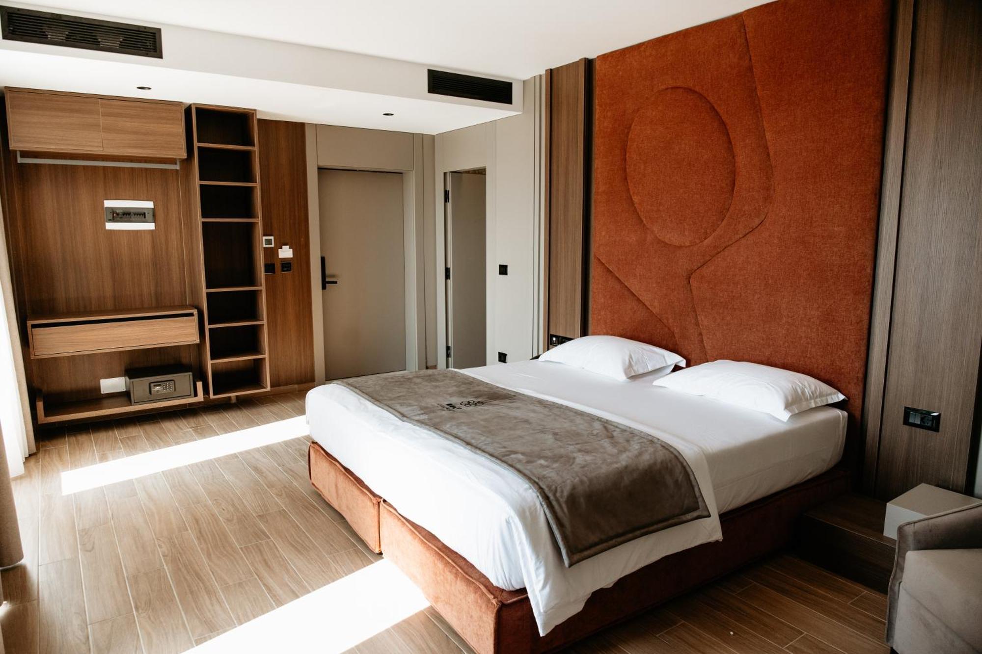 Bolt Boutique Hotel Lezhë Buitenkant foto