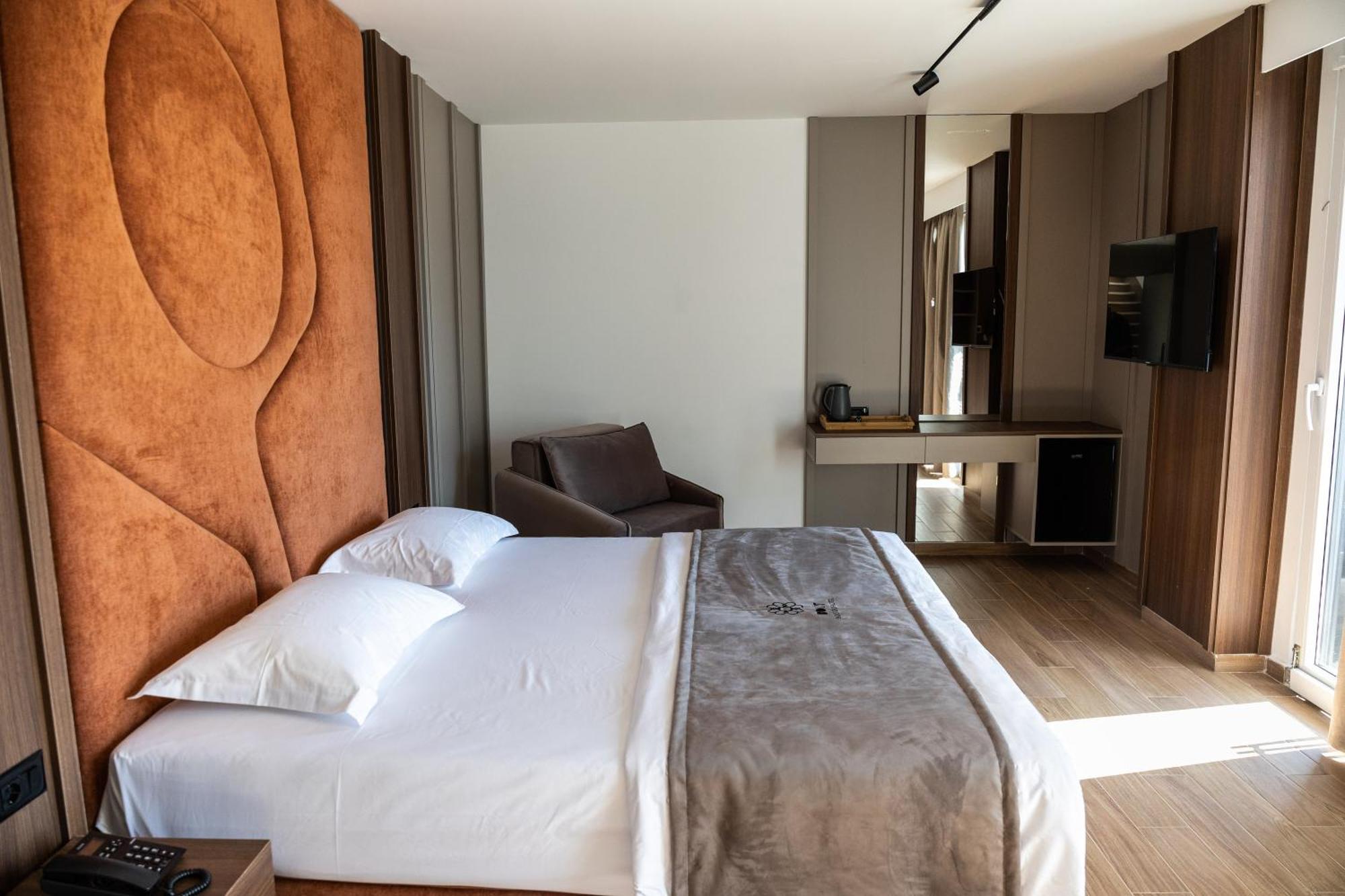 Bolt Boutique Hotel Lezhë Buitenkant foto