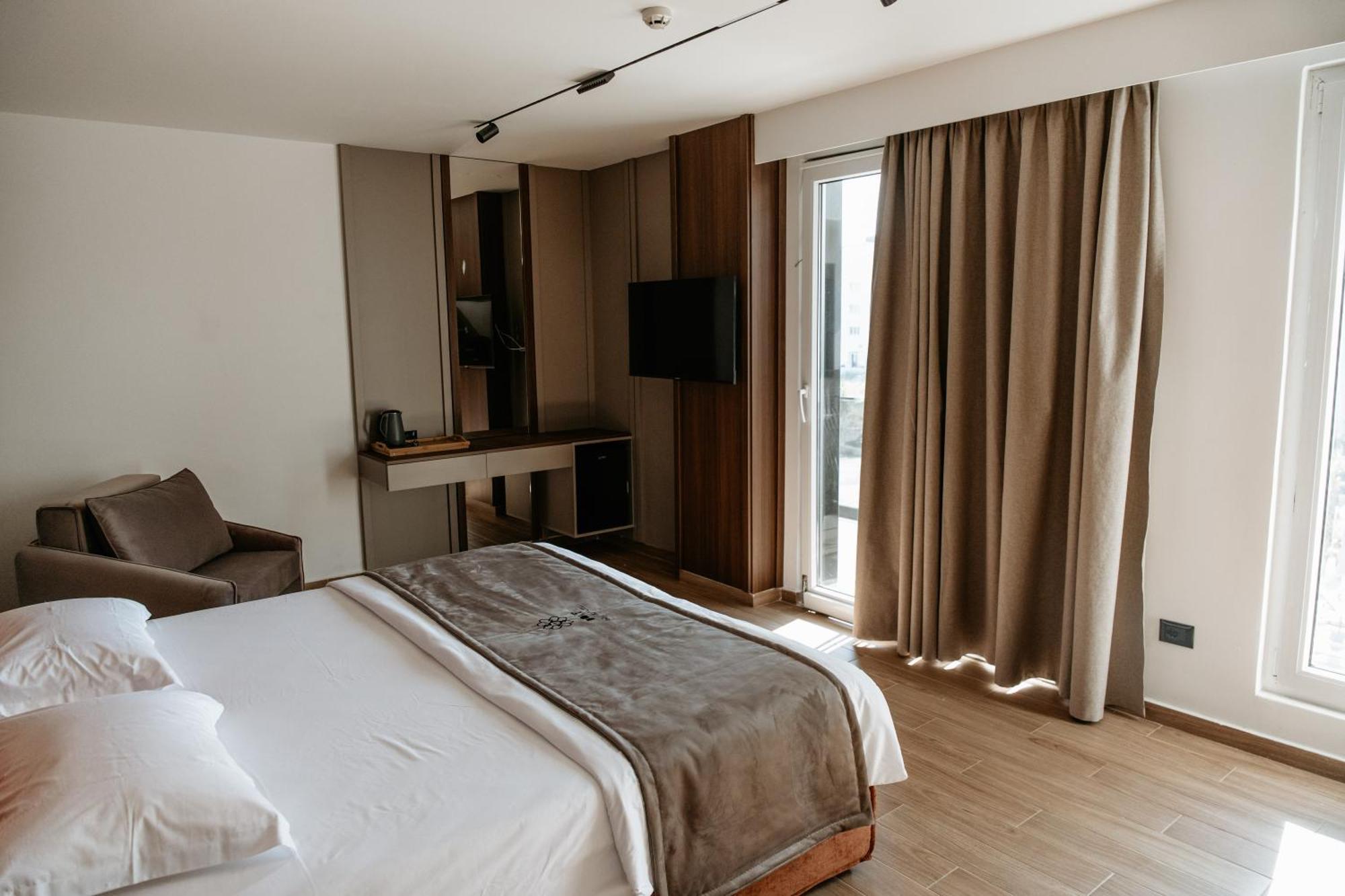 Bolt Boutique Hotel Lezhë Buitenkant foto
