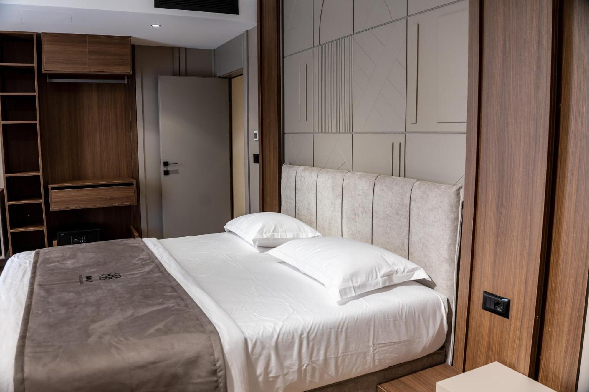 Bolt Boutique Hotel Lezhë Buitenkant foto